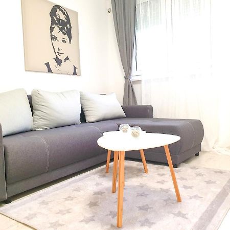 Apartment Iskra Белград Екстериор снимка